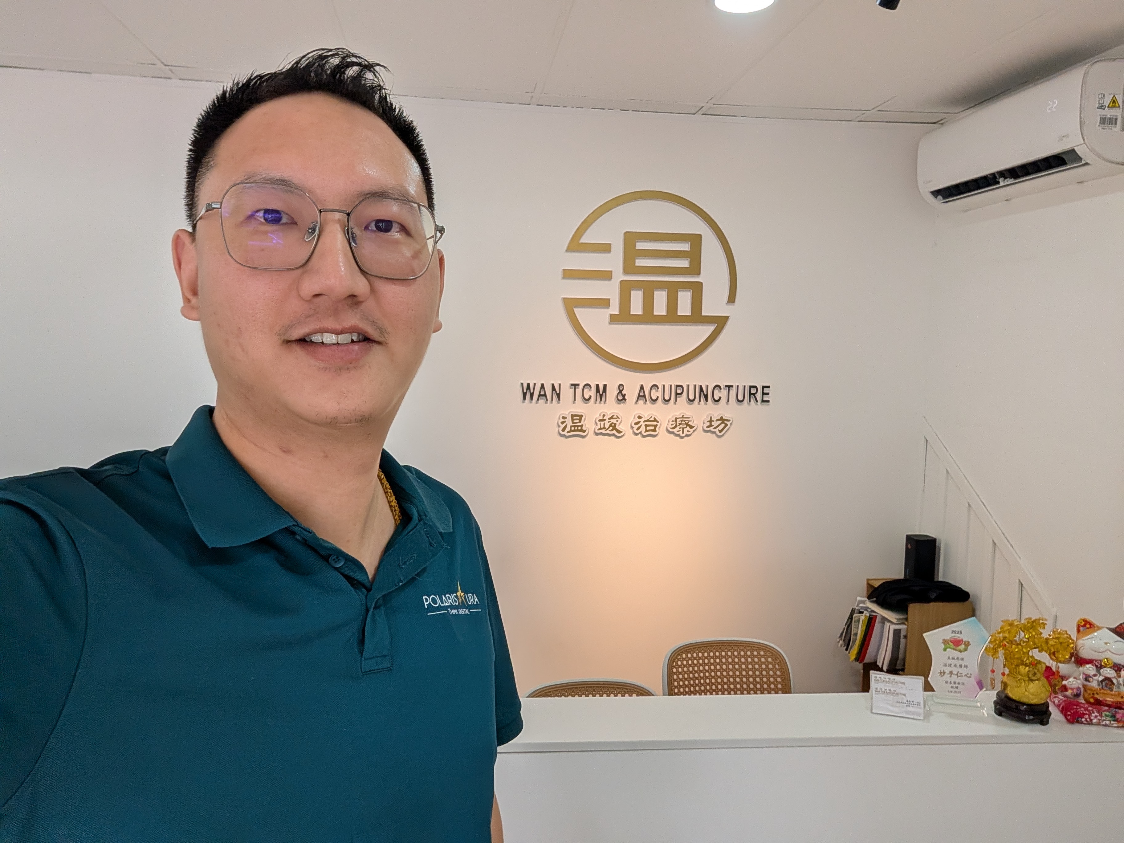 Polar Beh visiting Wan TCM and Acupuncture.